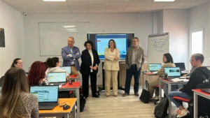 Ceat 25 Años Visita Consejera De Empleo A Las Clases